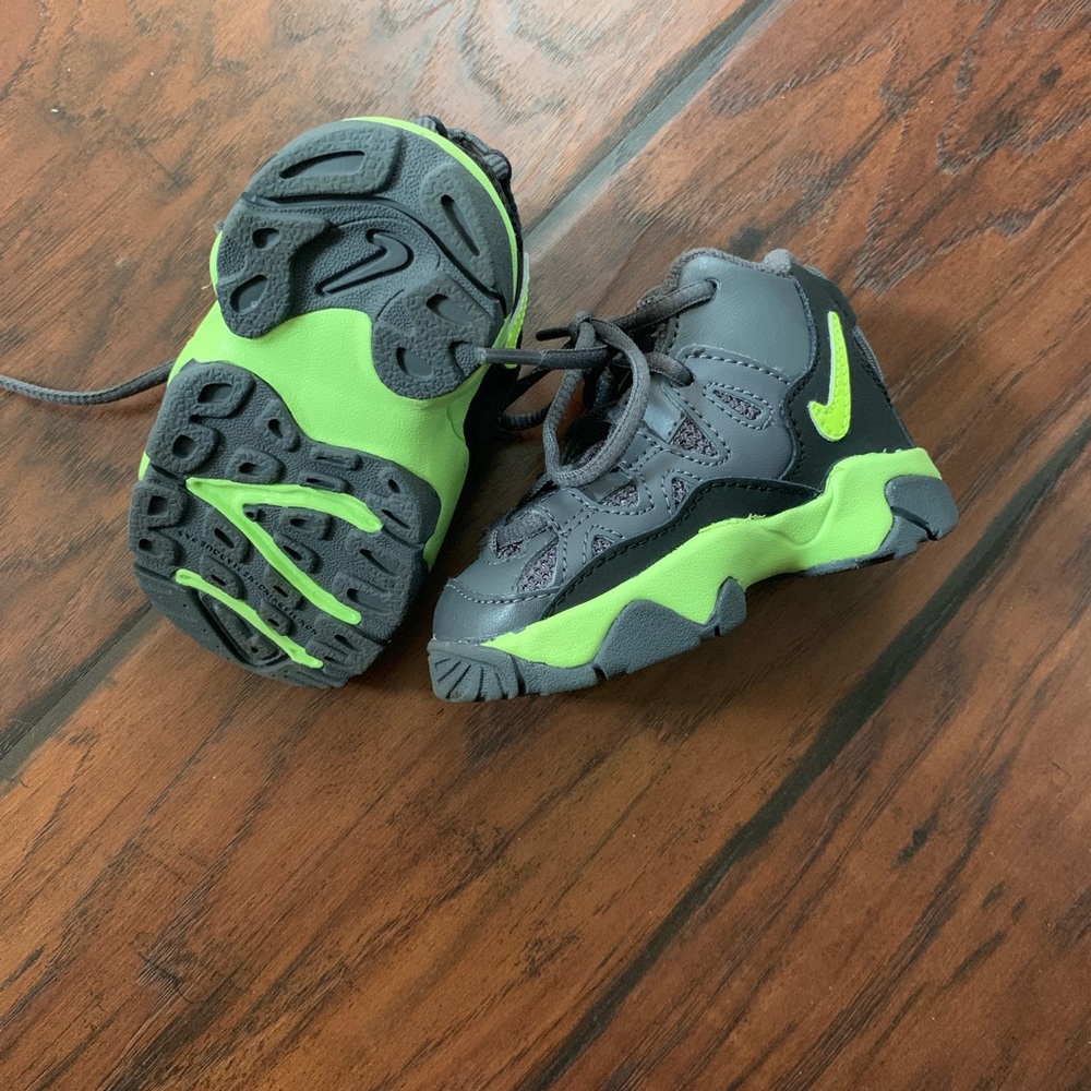 Nike toddler shoes - Picture 2 of 4